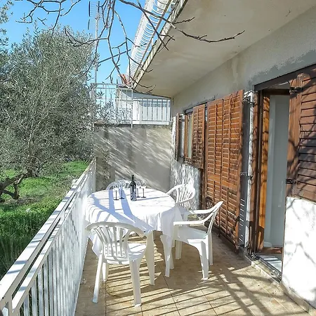 Amee Apartment *