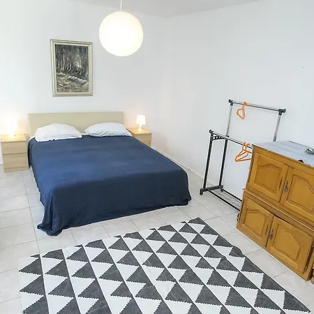 Amee Apartment