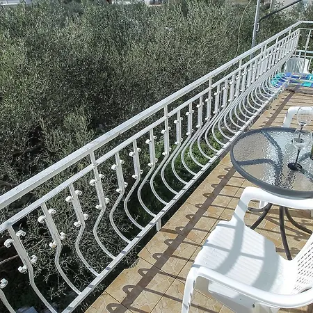 Amee Apartment